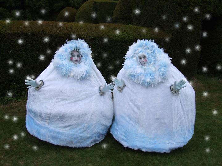The Snowball Sprites - Holt Christmas Lights Switch On.